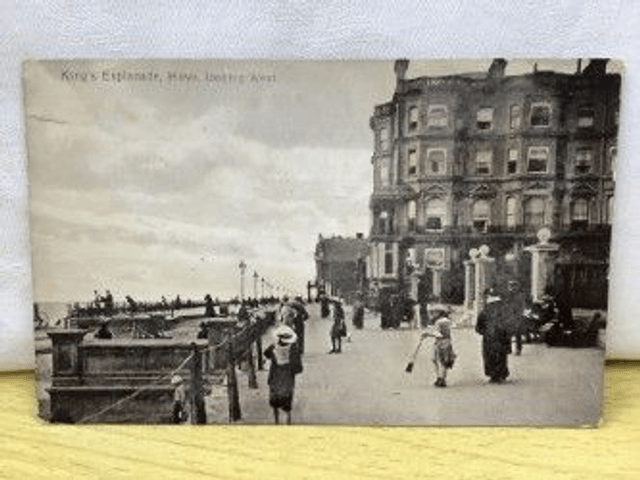 King's Esplanade, Hove, Looking West, Sussex, The Brighton Palace Series postcard. Our Ref no. R115. £2.25