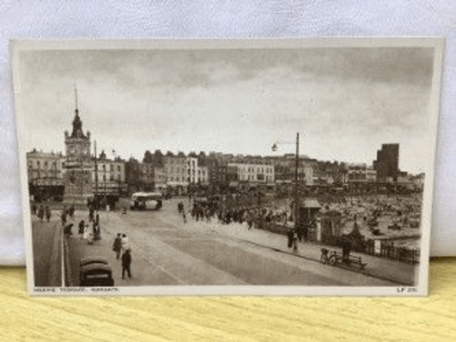 Margate, Marine Terrace, Kent, A.H. & S. Paragon Series, Margate, LP200 Postcard. Our Ref No. R133 £2.25