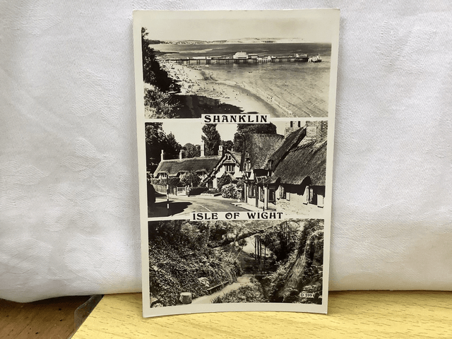 Shanklin, Isle of Wight, Multiview Postcard Posted 1959 G. Dean & Co. vintage postcard. Our Ref No. R652 £2.50