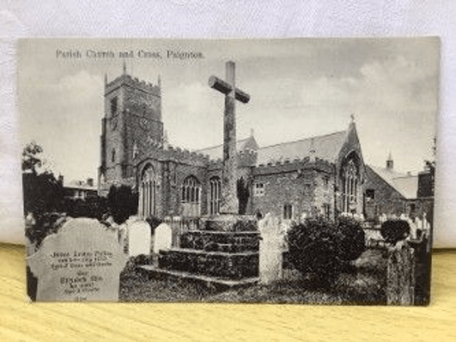 Paignton, Parish Church and Cross, Devon, Deller's Series, Vintage Postcard. Our Ref No. R243 £2.50