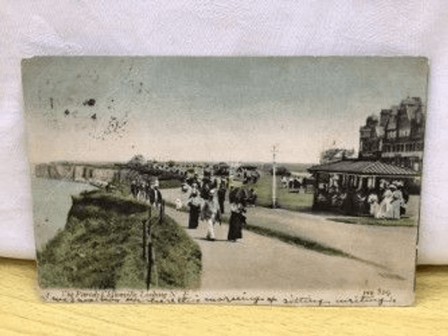 The Parade, Cliftonville, Looking North East, Posted 1906 J Welch & Sons Ltd postcard. Our Ref no. R196 £2.50