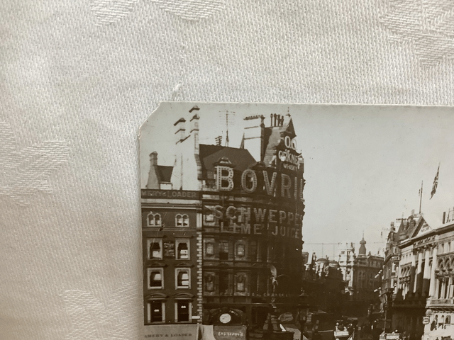 Piccadilly Circus, London - Vintage Hunt's Real Photo Process Postcard No.26081 Our Ref A126 £2.25