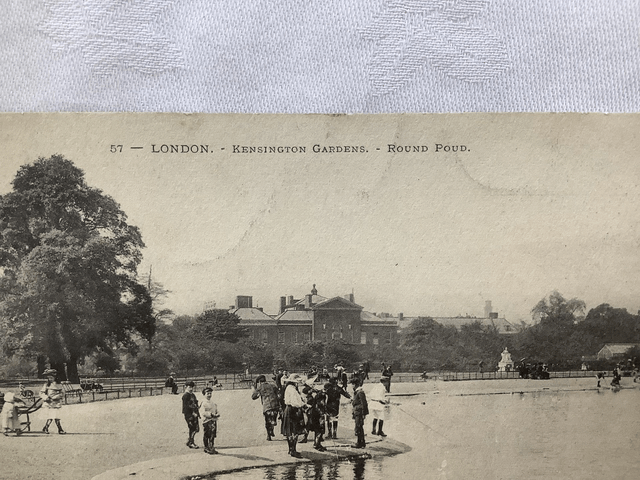 London, Kensington Gardens, Round Poud (Pond?) Vintage Unbranded No.57 Postcard Our Ref A158 £2.75