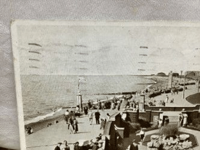 The Promenade Gardens, Cleveleys, Lancashire, Posted 1938 Progress Series E.C. & S. Ltd  Vintage postcard. Our Ref no R433 £2.50
