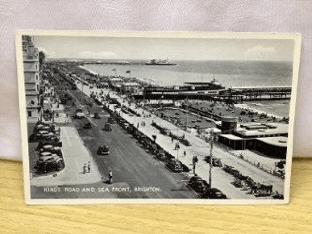 King's Road and Seafront, Brighton, Sussex, Valentine & Sons Ltd Silveresque Postcard. Our Ref no. R84 £2.50