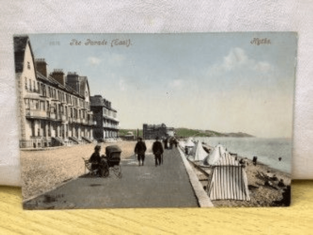 Hythe, The Parade (East) Kent, vintage unbranded postcard. Our Ref No. R365 £2.50