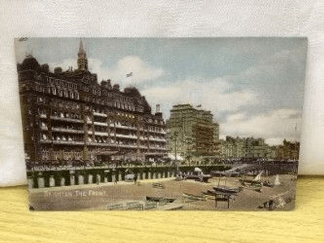Brighton, The Front, Sussex, Raphael Tuck & Sons Colotint Brighton Postcard. Our Ref no R78 £2.50
