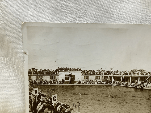 Skegness, The Bathing Pool, Lincolnshire, Posted 1932 vintage unbranded postcard Our Ref no. R739 £2.50