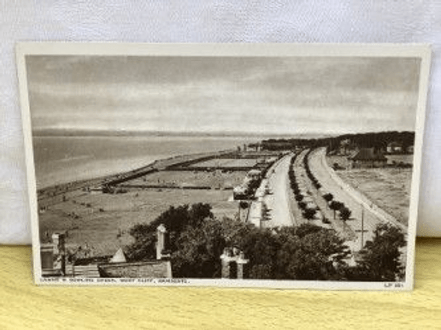 Ramsgate, Lawns & Bowling Green, West Cliff, Kent, A.H. & S. "Paragon" Series postcard Our Ref no. Q994