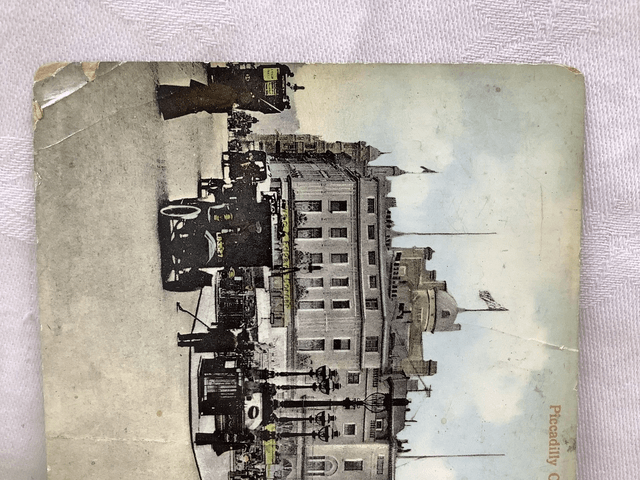 Piccadilly Circus, London -  Posted 1912 unbranded antique postcard Our Ref A120 £2.00