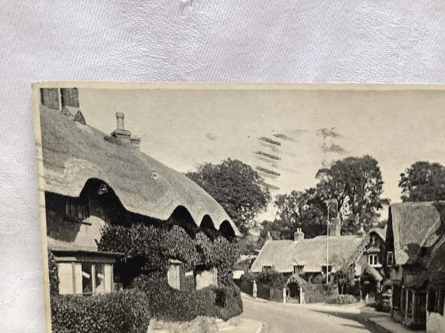 Old Village, Shanklin, Isle of Wight, Posted 1927 W.J. Nigh, Vintage postcard. Our Ref No. R650 £2.50