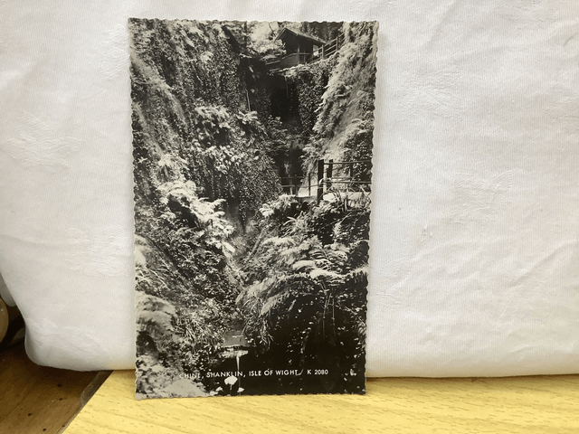 Chine, Shanklin, Isle of Wight, Vintage Valentine's No. K2080 postcard. Our Ref No. R875 £2.00