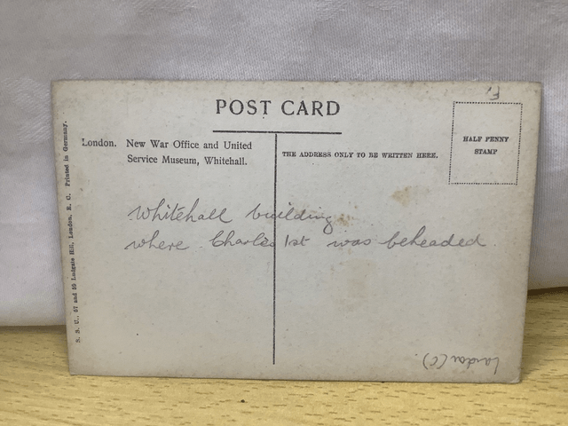 London New War office and United service museum Whitehall Unposted Vintage Postcard. Our Ref No.A106 £2.25
