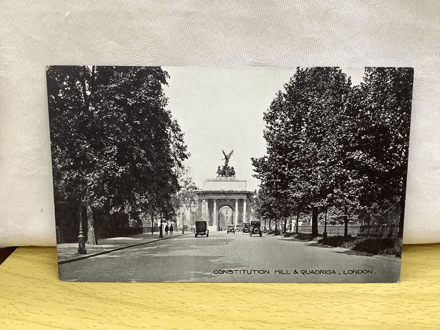 Constitution Hill & Quadriga, London - Posted 1935 Toler Bros. Ltd Vintage Postcard Our Ref A113 £2.50