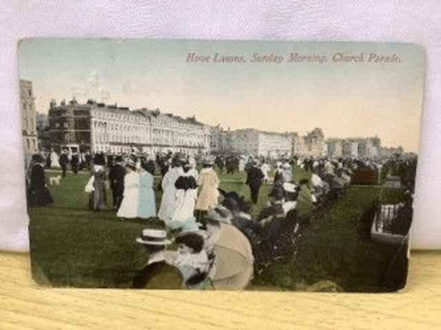 Hove Lawns, Sunday Morning, Church Parade, Posted c.1912 The Brighton Palace series. Por Ref No. R118 £2.50