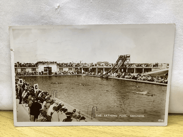 Skegness, The Bathing Pool, Lincolnshire, Posted 1932 vintage unbranded postcard Our Ref no. R739 £2.50