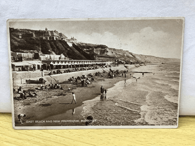 Boscombe, East Beach and New Promenade, Dorset, Posted 1928 unbranded vintage postcard. Our Ref No R817 £2.00