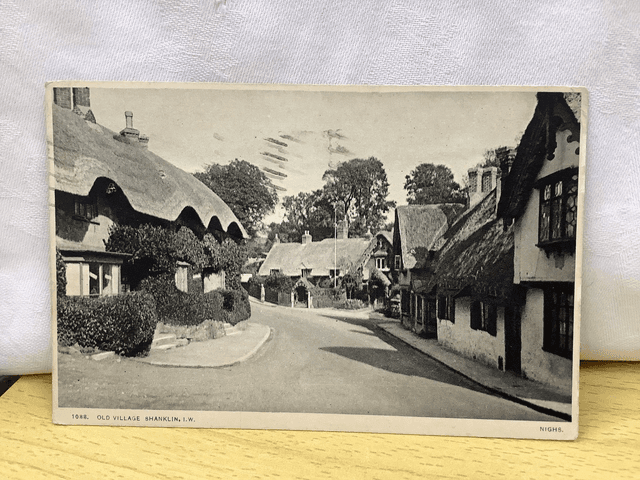 Old Village, Shanklin, Isle of Wight, Posted 1927 W.J. Nigh, Vintage postcard. Our Ref No. R650 £2.50