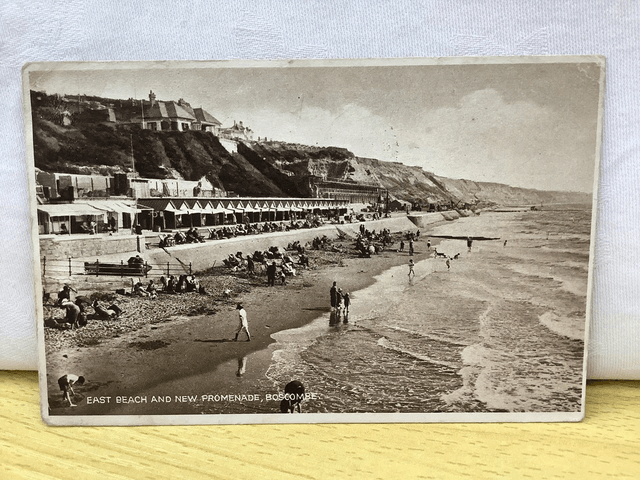 Boscombe, East Beach and New Promenade, Dorset, Posted 1928 unbranded vintage postcard. Our Ref No R817 £2.00