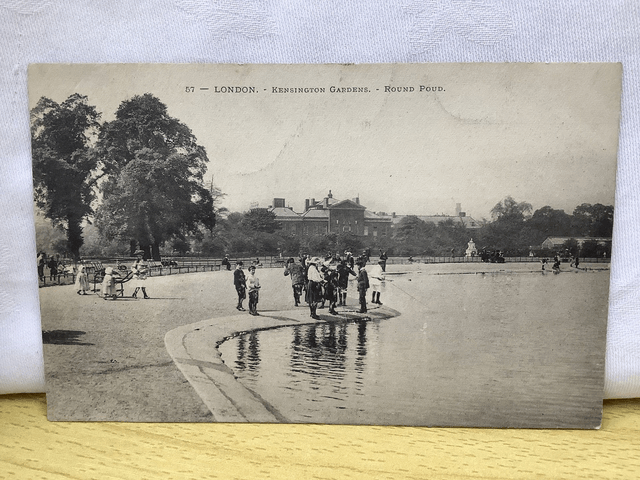 London, Kensington Gardens, Round Poud (Pond?) Vintage Unbranded No.57 Postcard Our Ref A158 £2.75